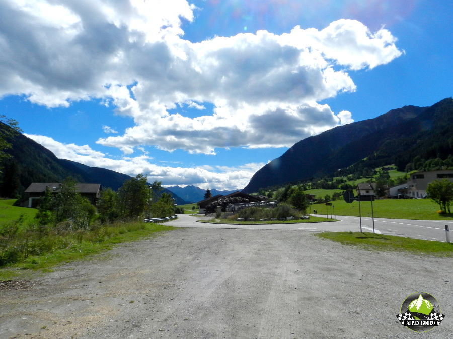 36-alpen-rodeo-2015-youngtimer-oldtimer-adventure-roadtrip-suedtiroler-bergwelt.JPG