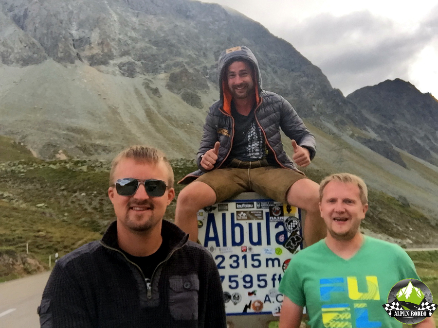 43-alpen-rodeo-2016-youngtimer-oldtimer-adventure-roadtrip-albulapass-schweiz-bergwelten.jpg