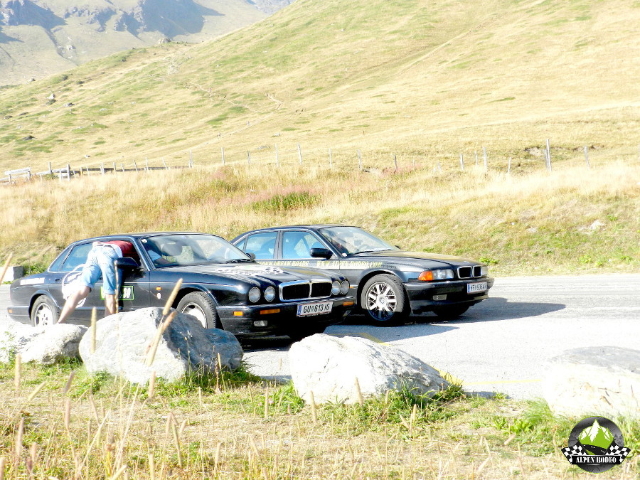36-alpen-rodeo-2016-youngtimer-oldtimer-adventure-roadtrip-route-des-grandes-alpes-bmw-e38-jaguar-xj300.JPG